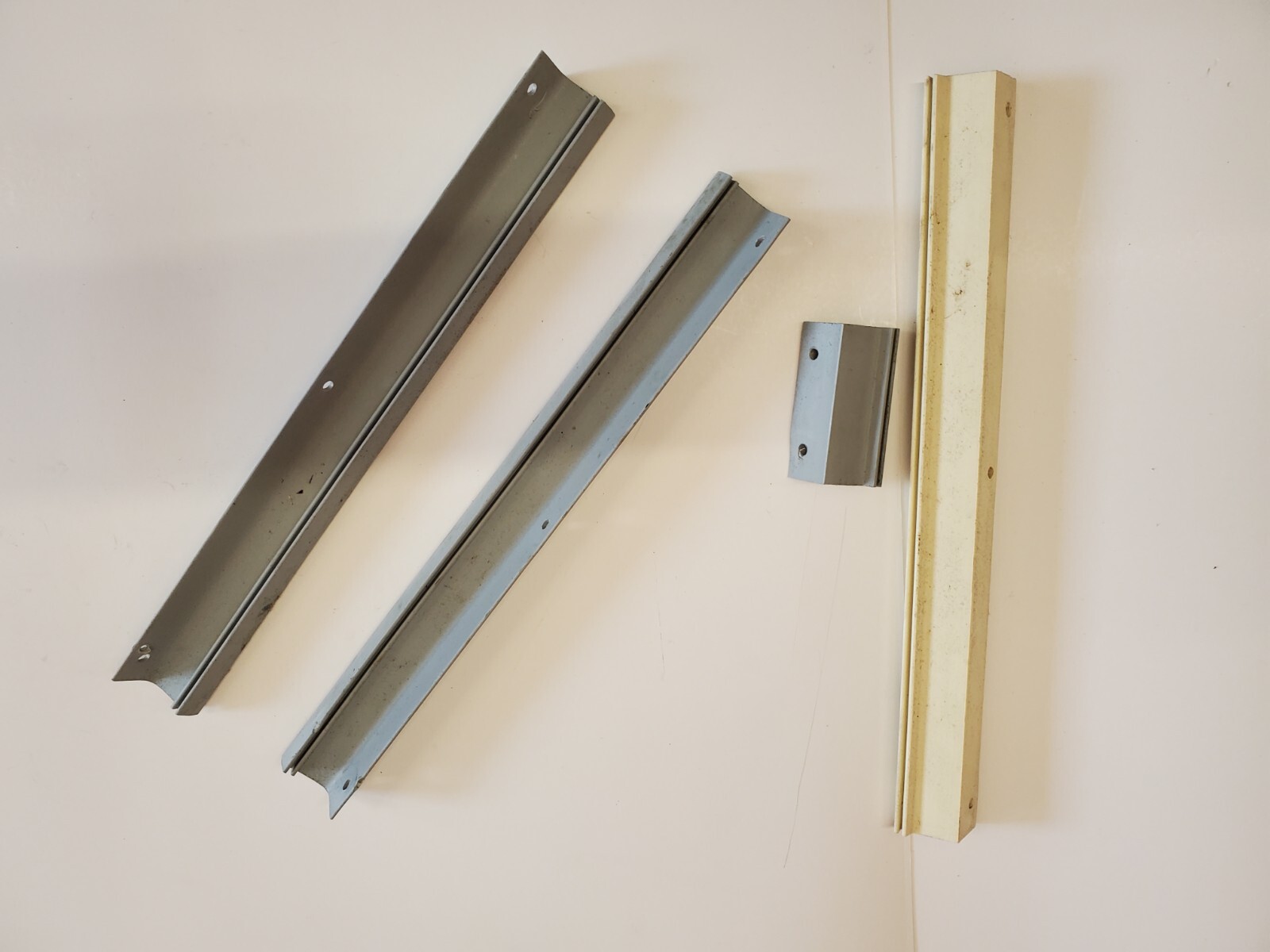 Vintage Ms. Pacman Arcade Machine 1981 midway pcb board brackets