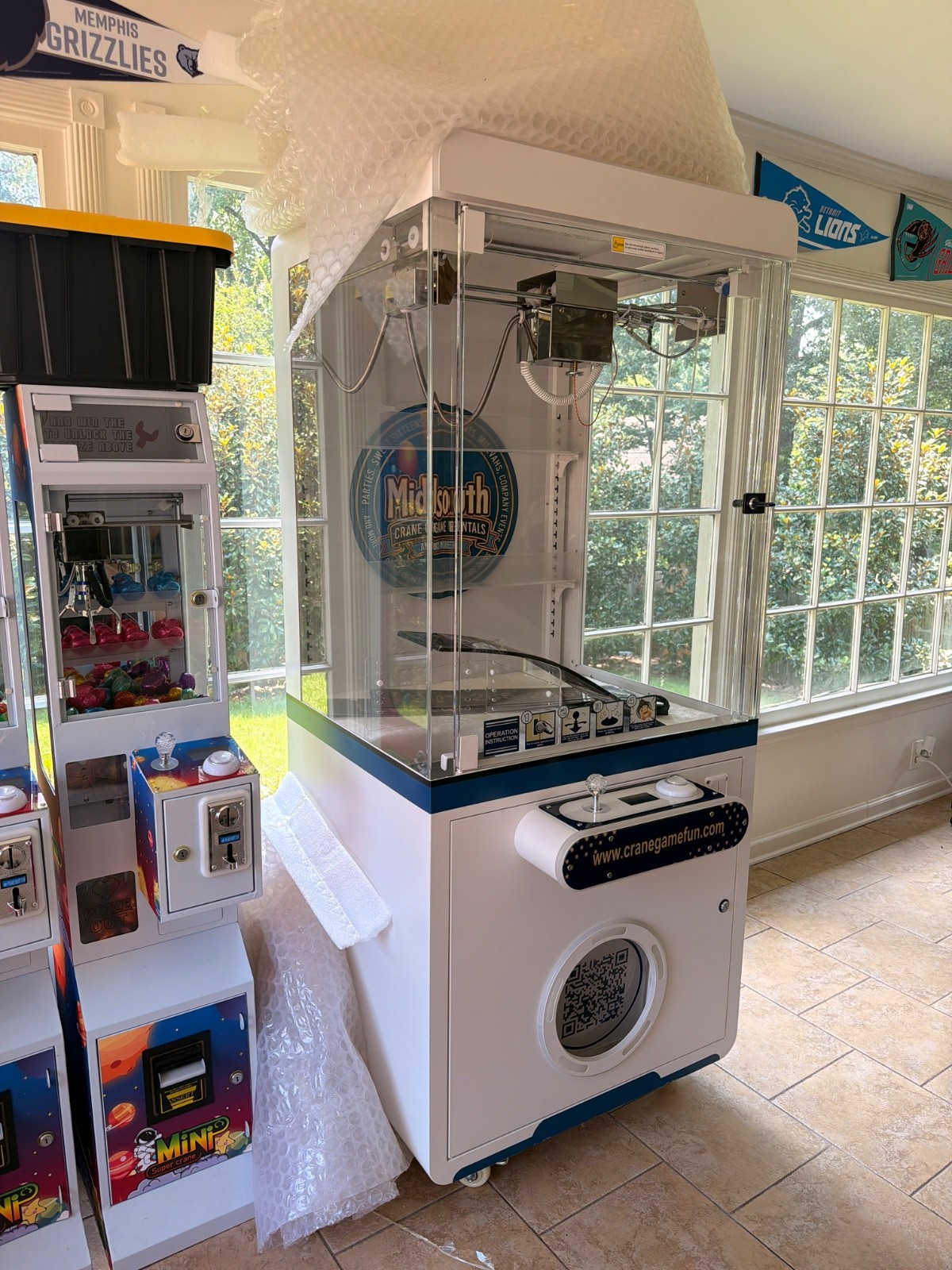 BRAND NEW- STILL IN SHIPPING CONTAINER- Claw machine arcade game