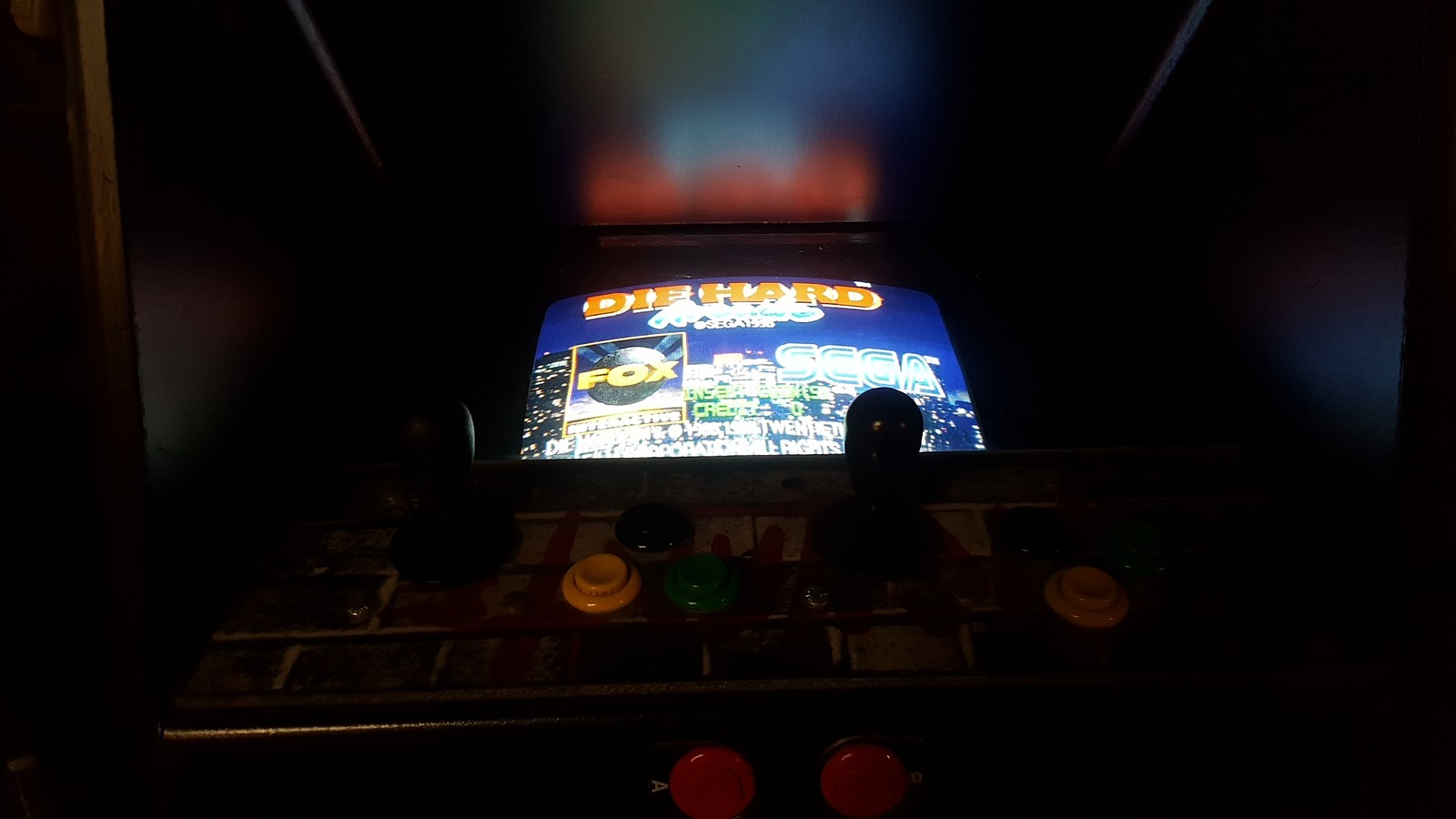 DIE HARD ARCADE IN SOLID MISSILE COMMAND CABARET CABINET. nice 13 inch monitor