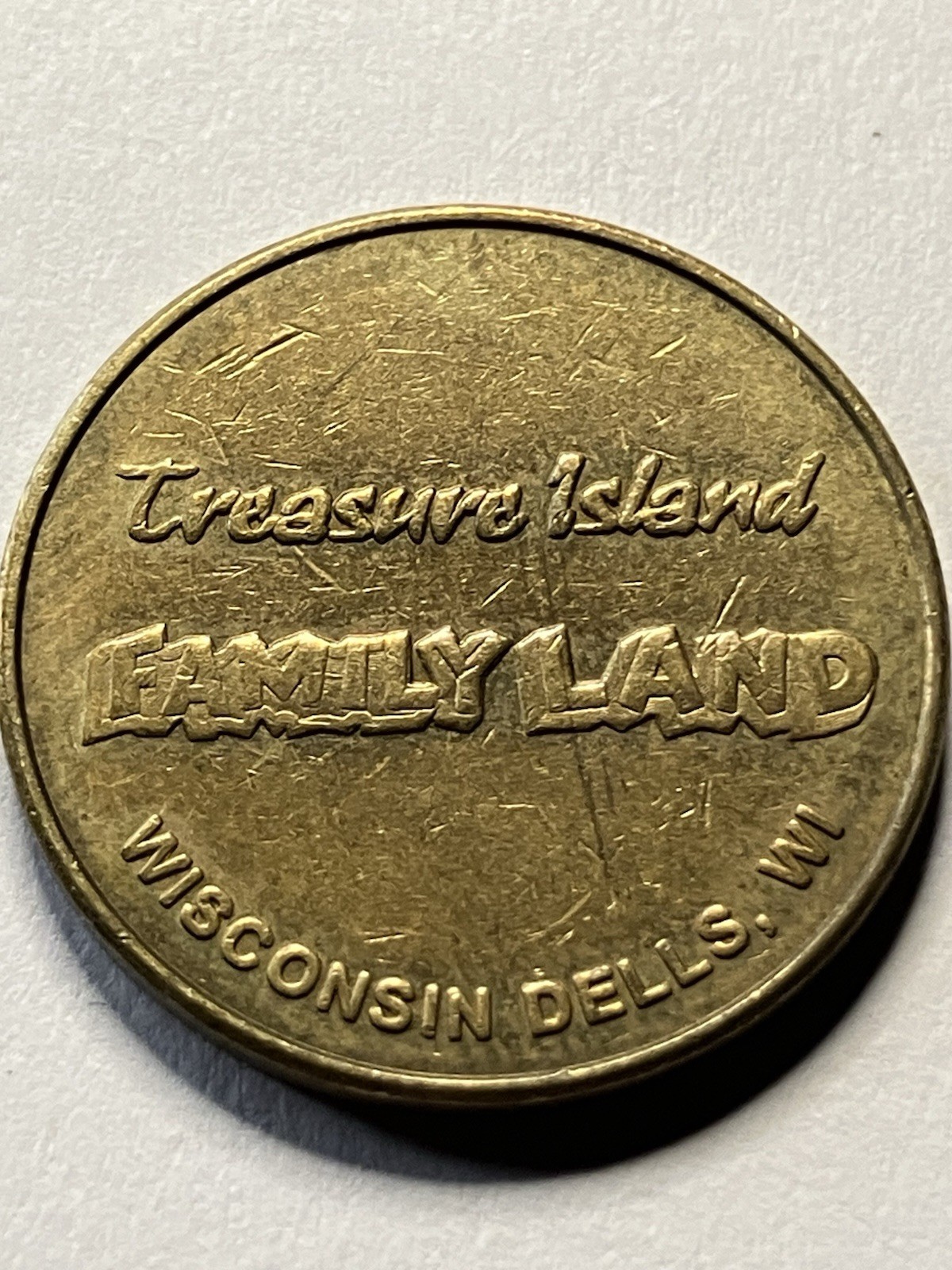 OLD BAY OF DREAMS – TREASURE ISLAND FAMILY LAND ARCADE TOKEN WISONSIN DELLS #un1