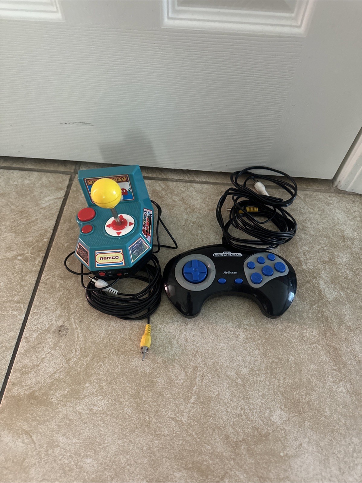 Ms Pac Man Namco Plug and Play Jakks 2004 Arcade genesis controller no working