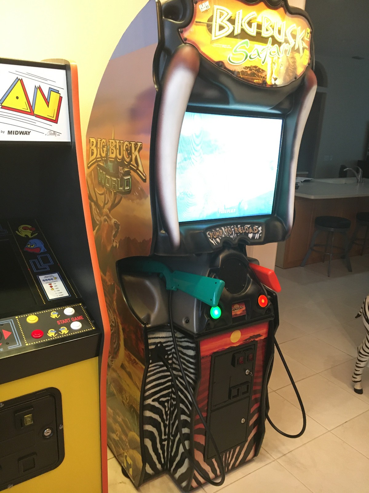 BIG BUCK HUNTER WORLD SAFARI FULL SIZE ARCADE GAME – CRT MONITOR WEAK