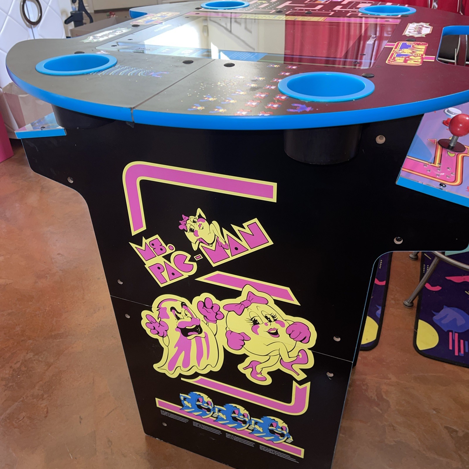 MS PACMAN PUB TABLE