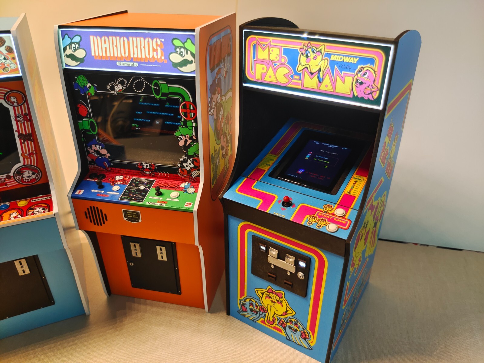 Mario Bros 1/6 scale mini working arcade cabinet (Playscale, New Wave Toys).