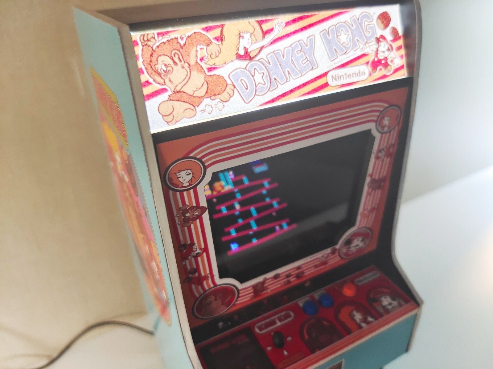 Donkey Kong 1/6 scale mini working arcade cabinet (Playscale, New Wave Toys).