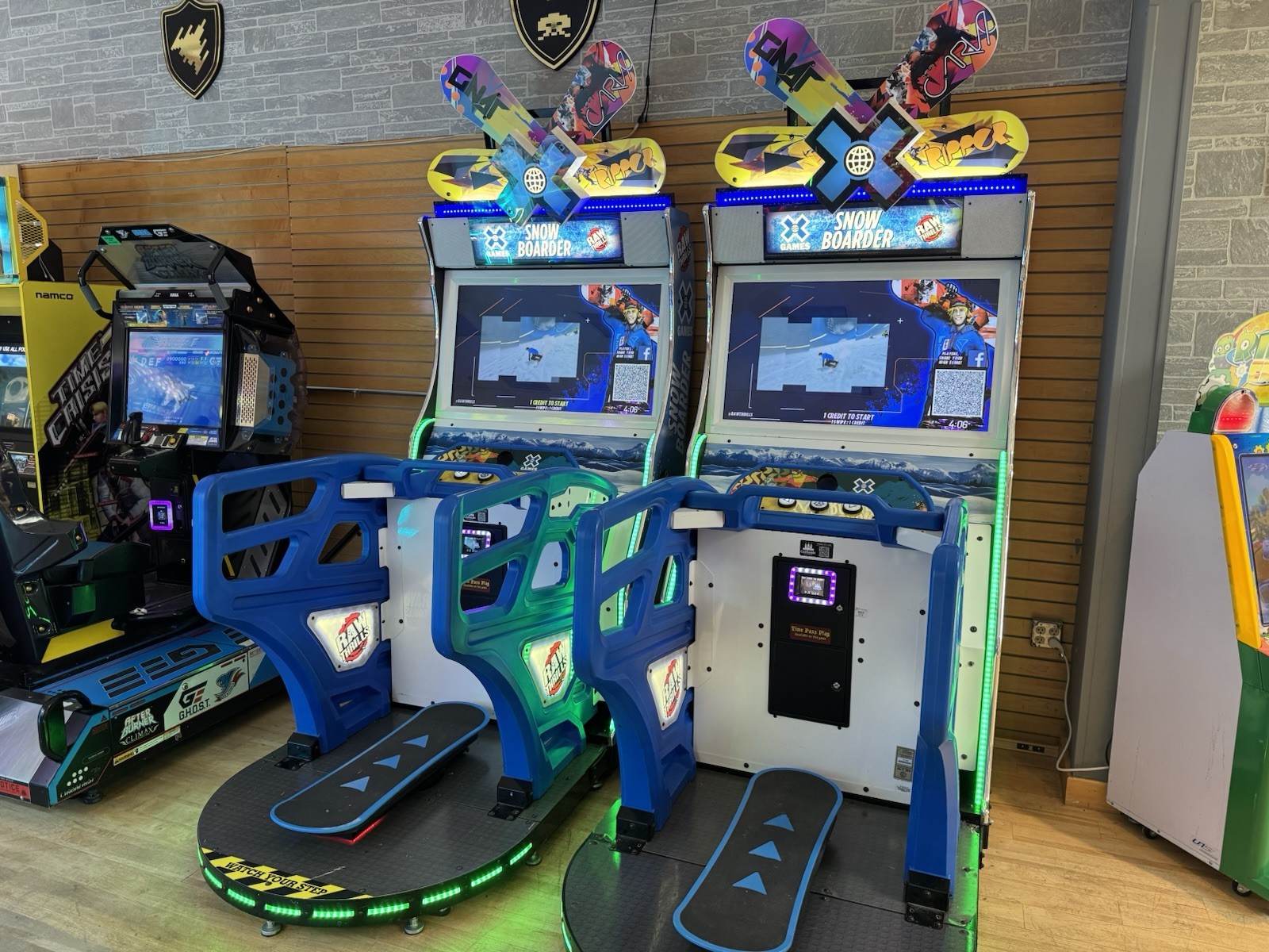 Snow boarder Deluxe Arcade game from Raw Thrills