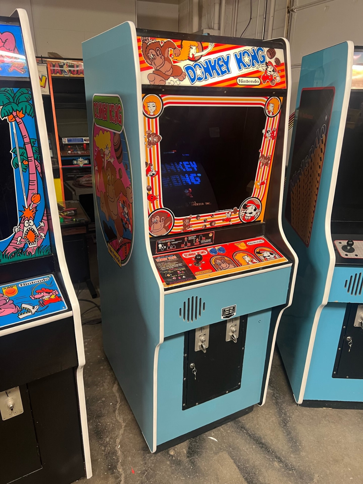 DONKEY KONG ARCADE MACHINE by NINTENDO 1981 (Excellent) *RARE*
