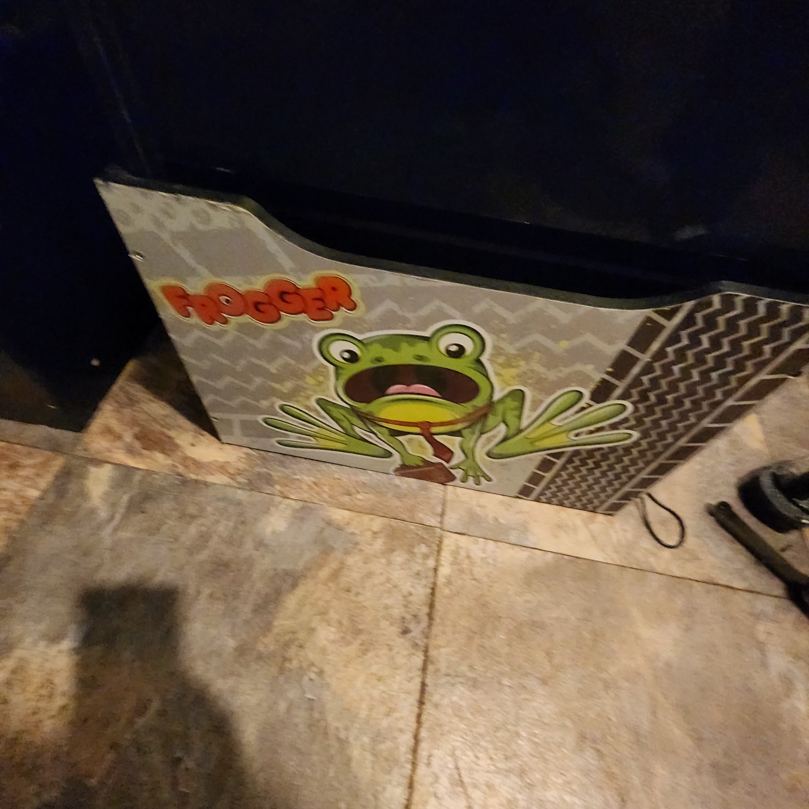 Arcade 1Up Frogger Cabinet with Riser!