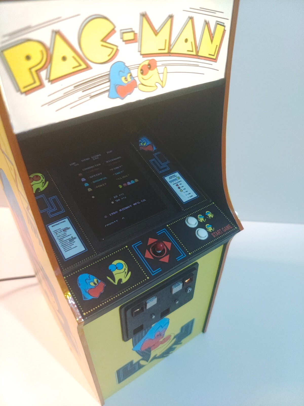 Pac Man 1/6 scale mini working arcade cabinet (Playscale, New Wave Toys).