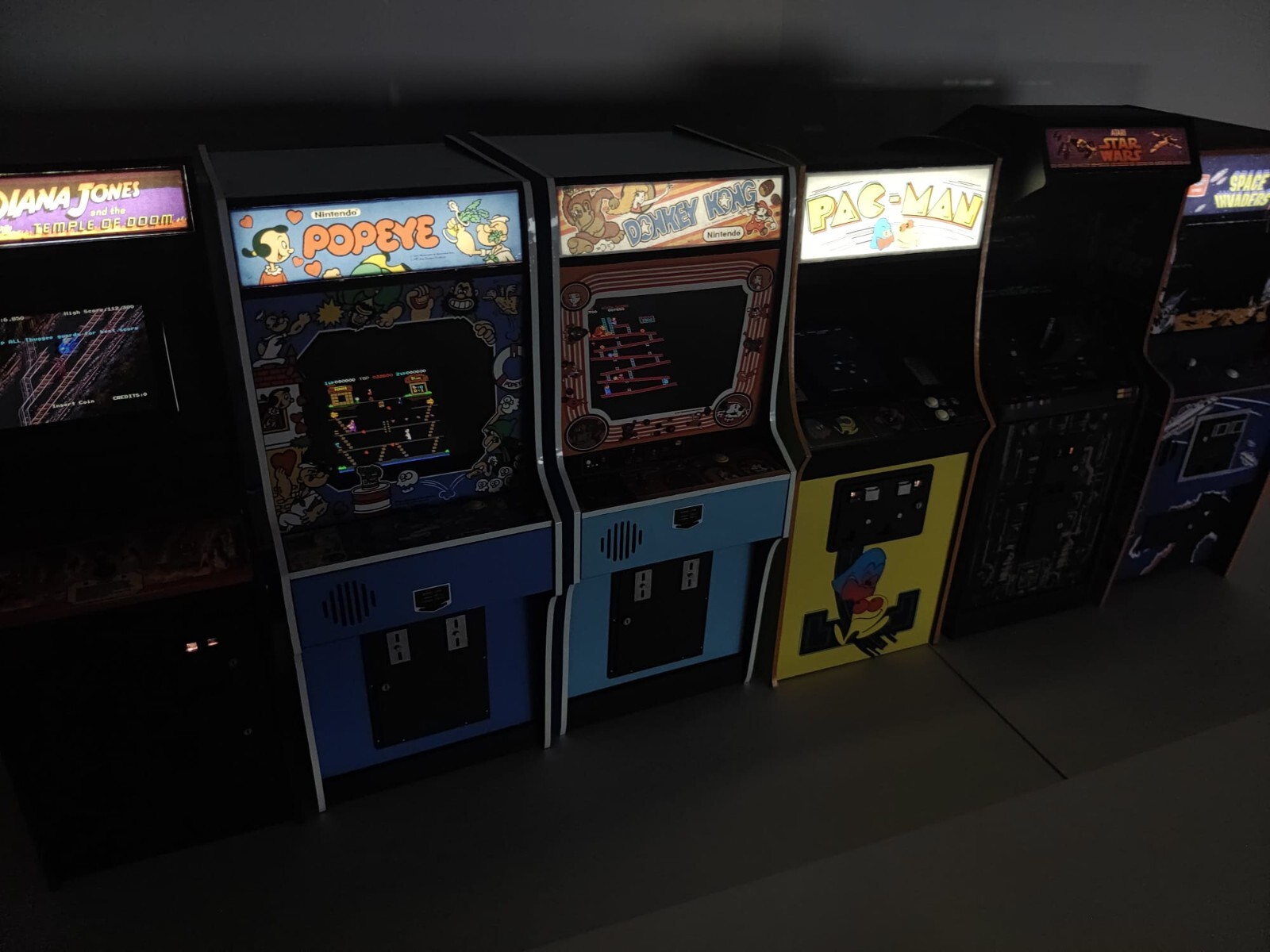 Pac Man 1/6 scale mini working arcade cabinet (Playscale, New Wave Toys).