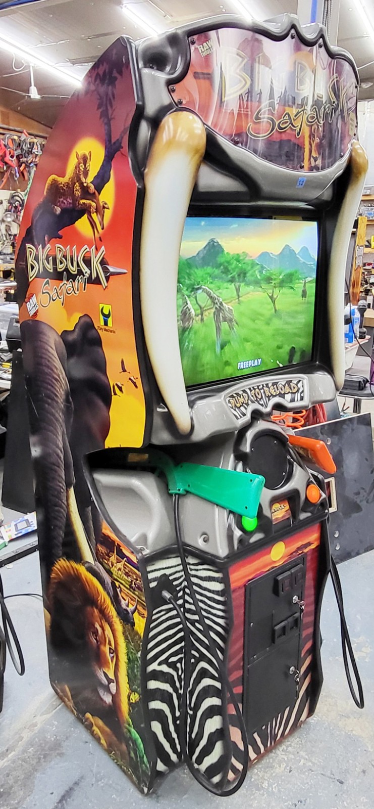 BIG BUCK HUNTER Pro SAFARI Full Size Arcade Shooting Game – WORKING GREAT! (S2)