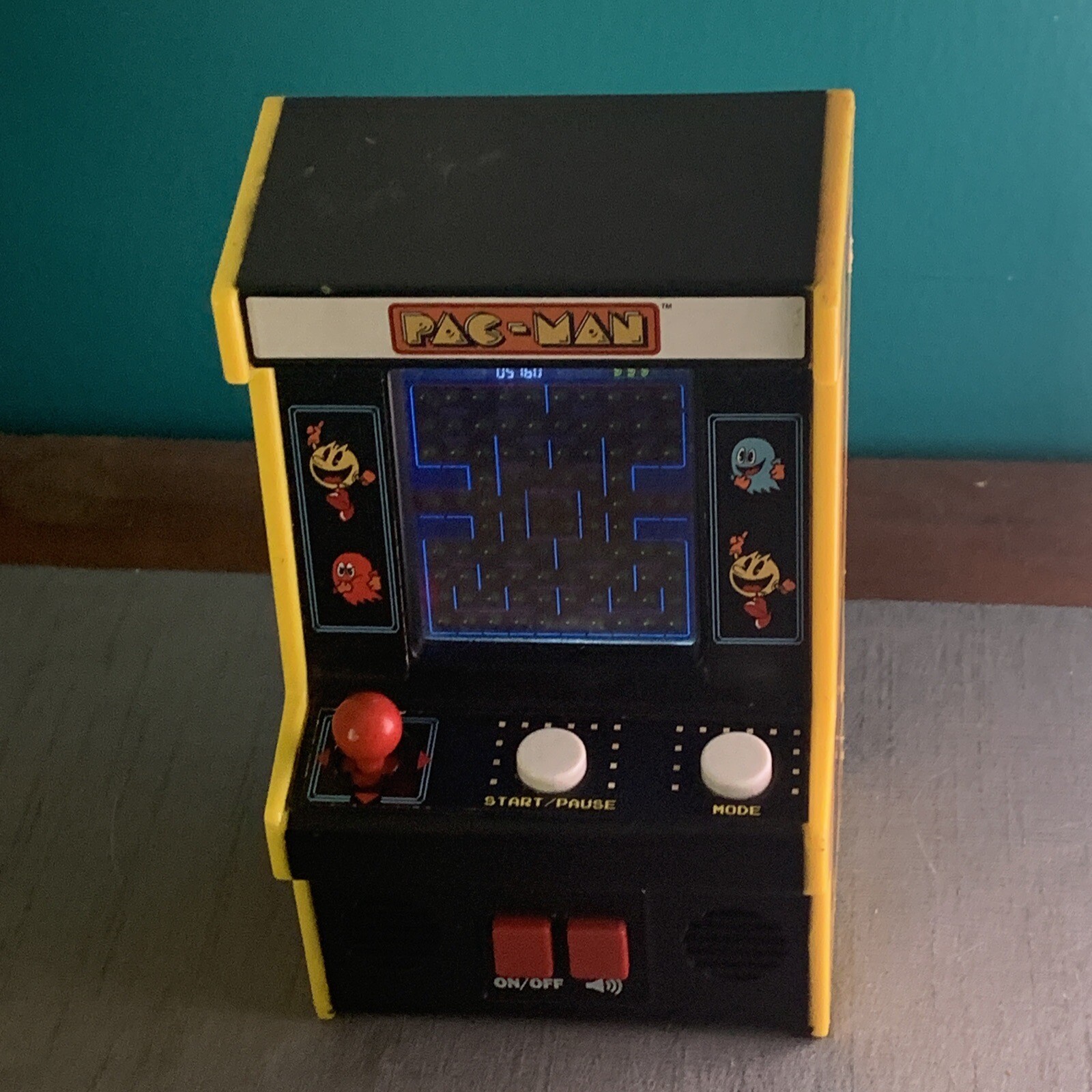 Pac-Man Mini Arcade Game Bandai Namco 09562 Miniature Pacman