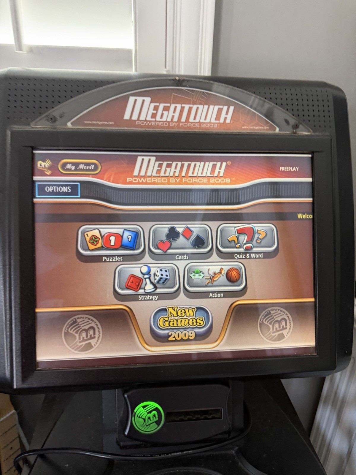 2009 MegaTouch EVO 15″ LCD Megatouch Touchscreen Bartop Game