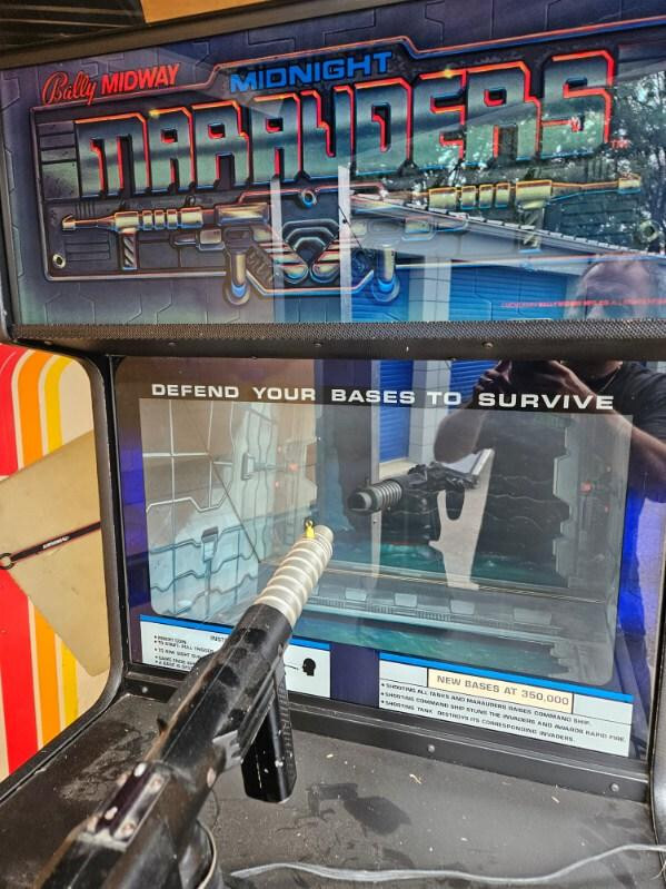 MIDNIGHT MARAUDERS ARCADE MACHINE by BALLY 1984 (Excellent Condition) *RARE*