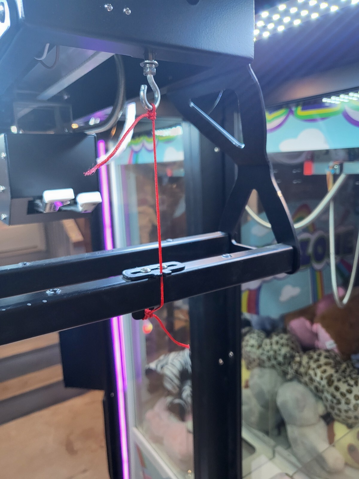 TOY PLUSH CUT TO WIN PRIZE ARCADE CRANE MACHINE ( SHIPPING)