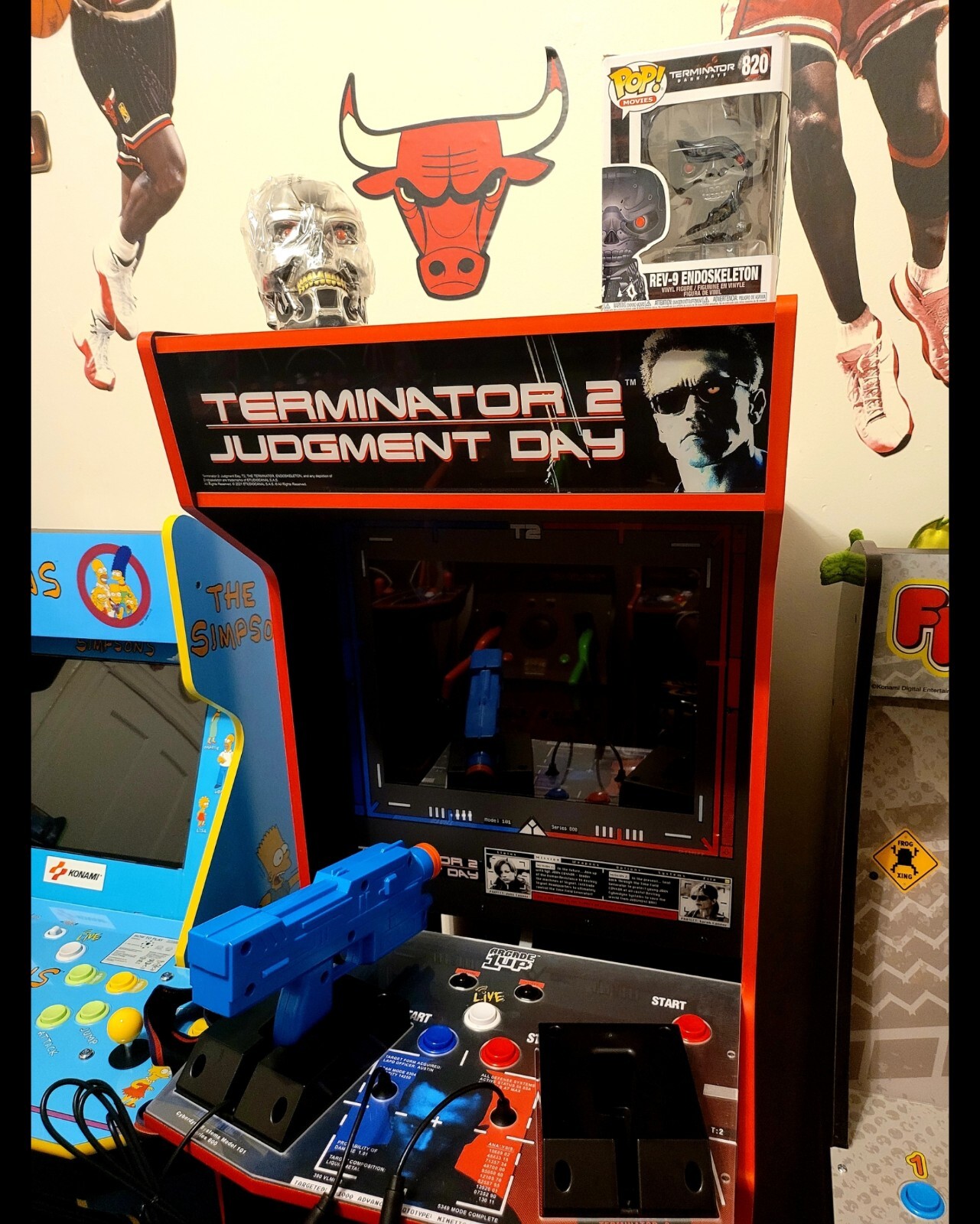 Arcade1Up Terminator 2 Judgement Day-T2 Arcade Game with Light-Up Marque.