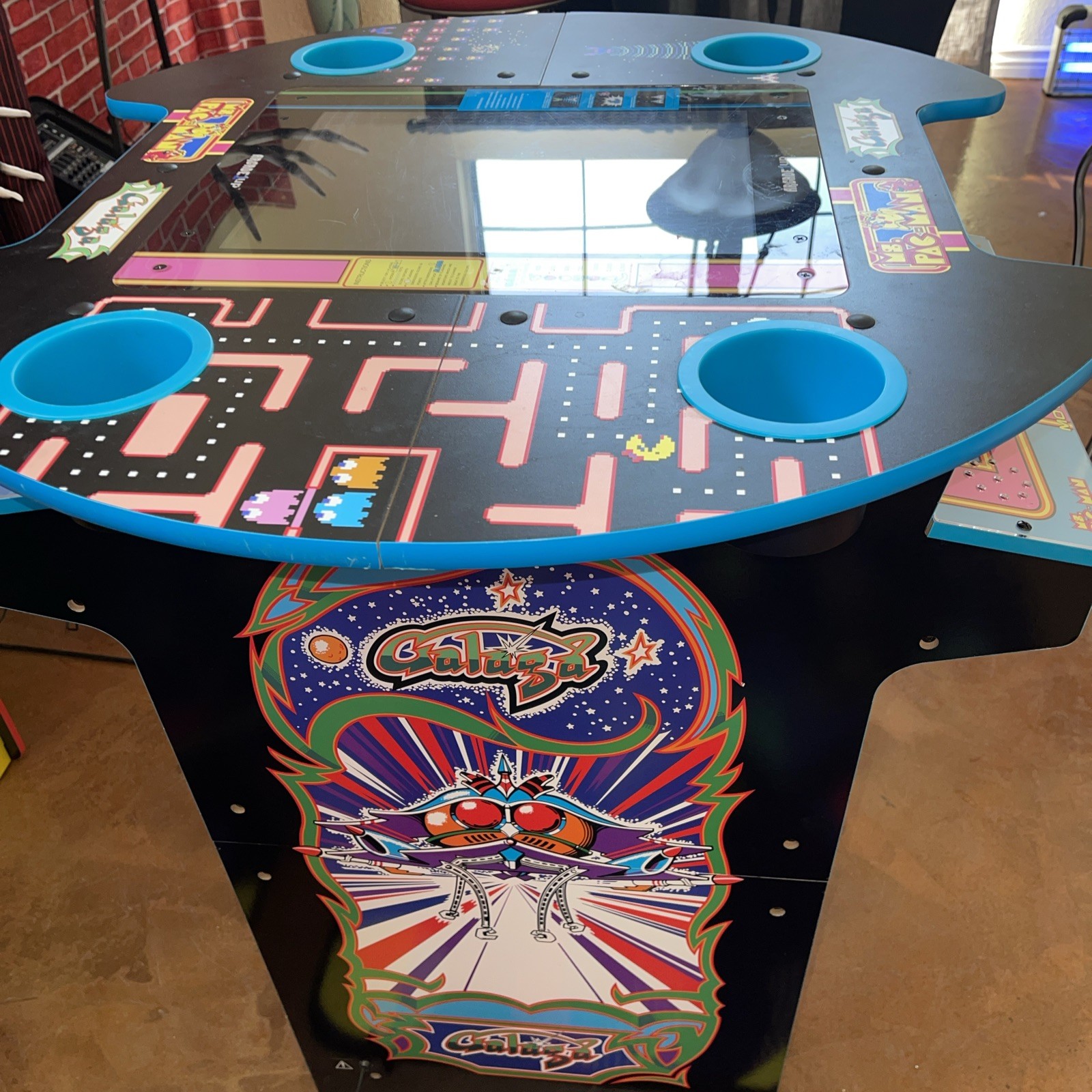 MS PACMAN PUB TABLE