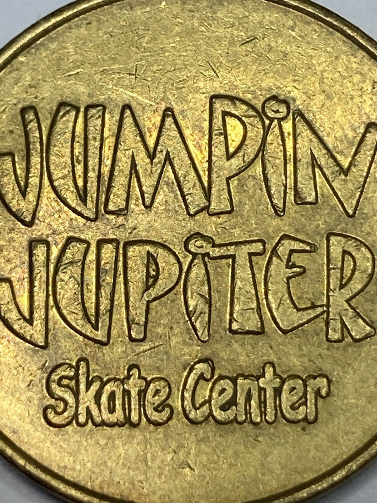 RARE JUMPIN JUPITER SKATE CENTER ARCADE TOKEN – Muskegon, MI – Obsolete (#p04)