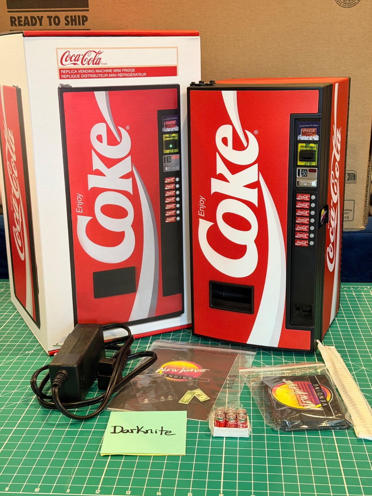 New Wave Toys Coca-Cola Coke Classic Replica Vending Machine 1/6 Scale