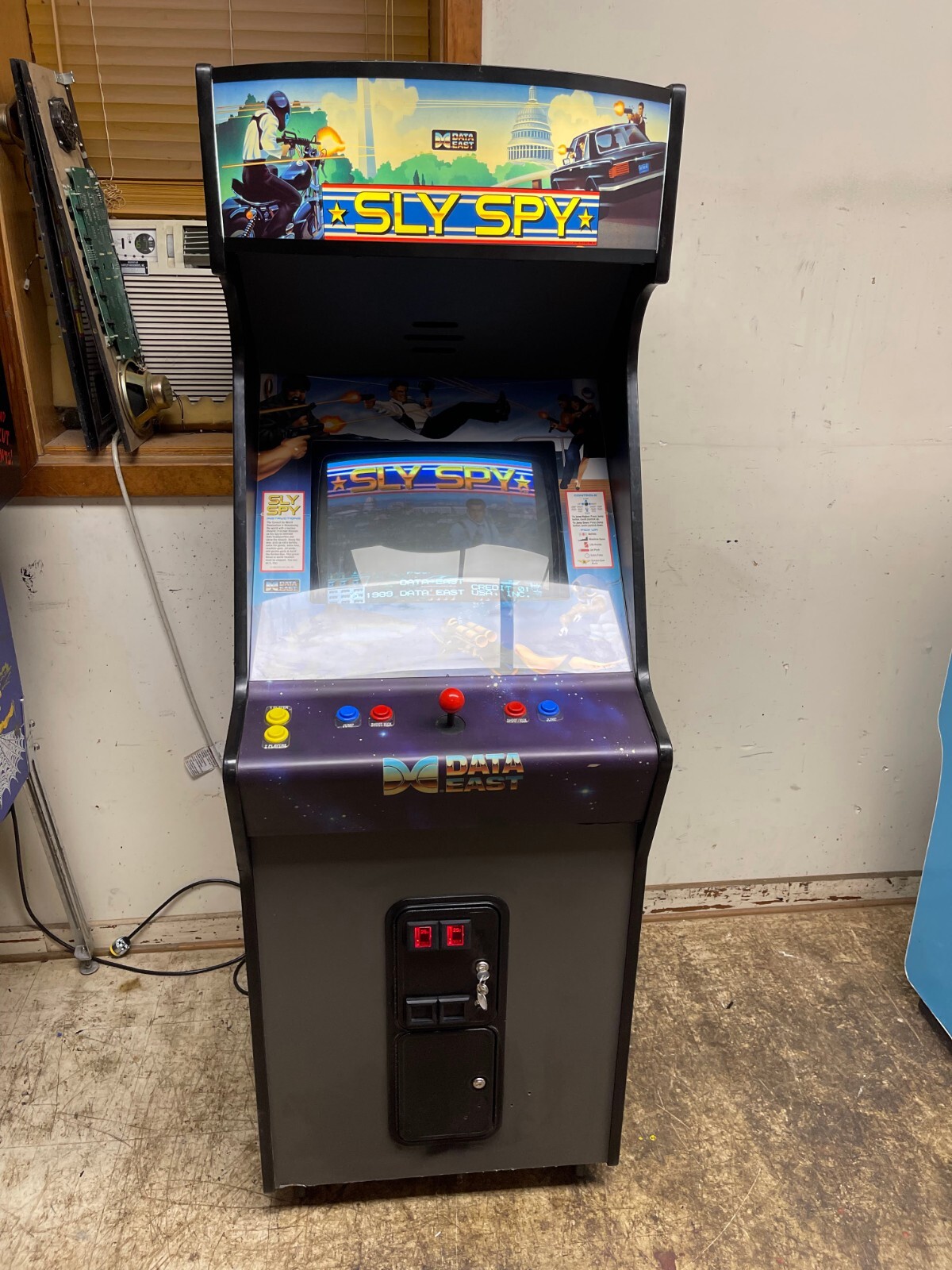 Near Mint Rare Dedicated 1989 Data East SLY SPY video arcade game -FREE SHIPPING