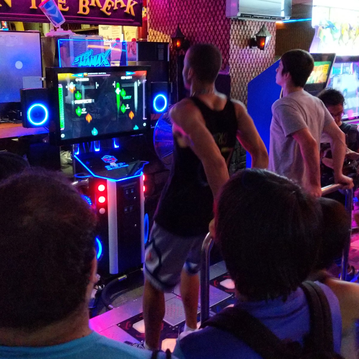 StepManiaX Arcade Dance Game – Dedicated Machine – 43″