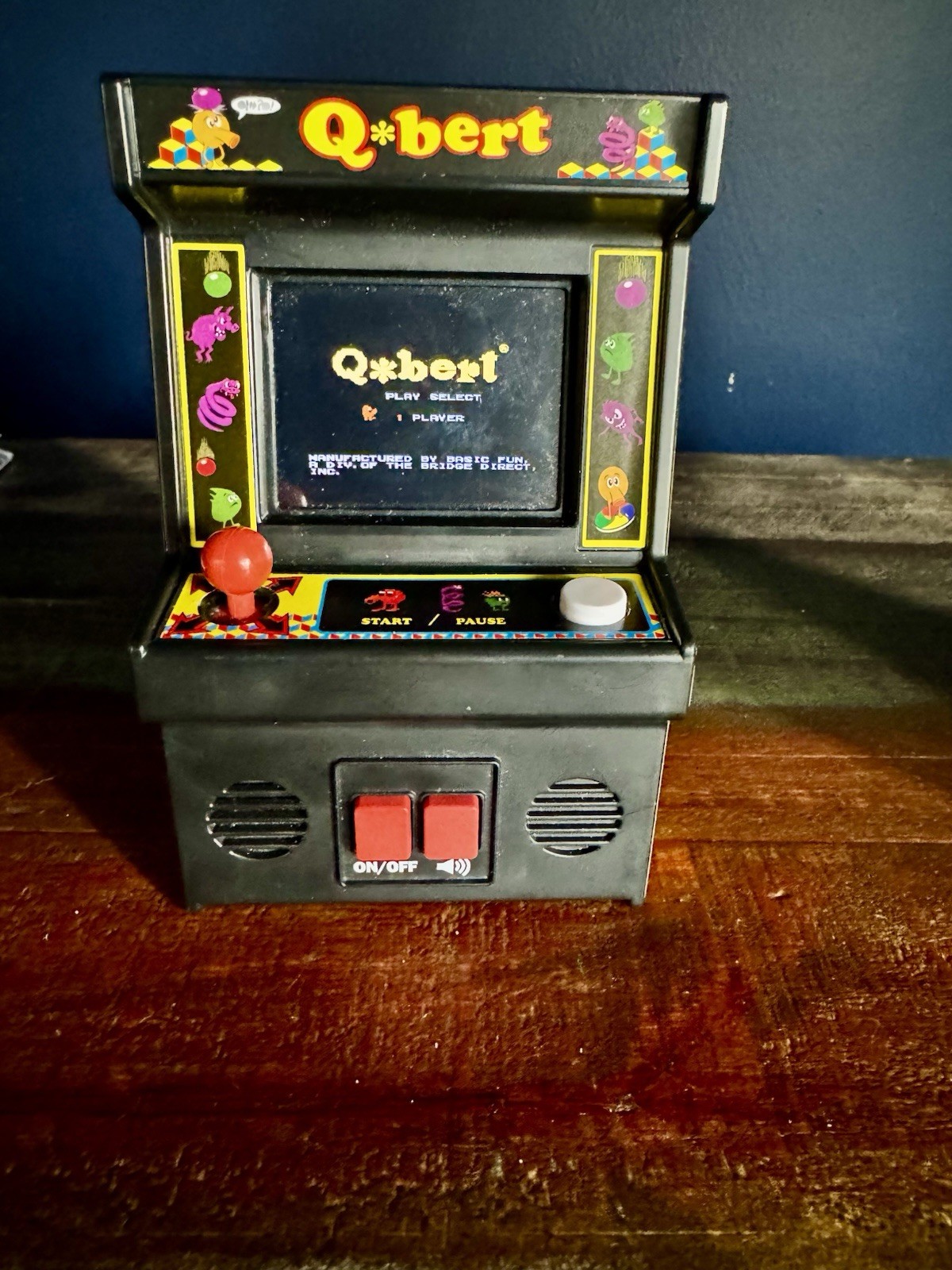 *WORKS* Basic Fun Arcade Classics Q*bert Mini Arcade Cabinet Handheld Game (9)