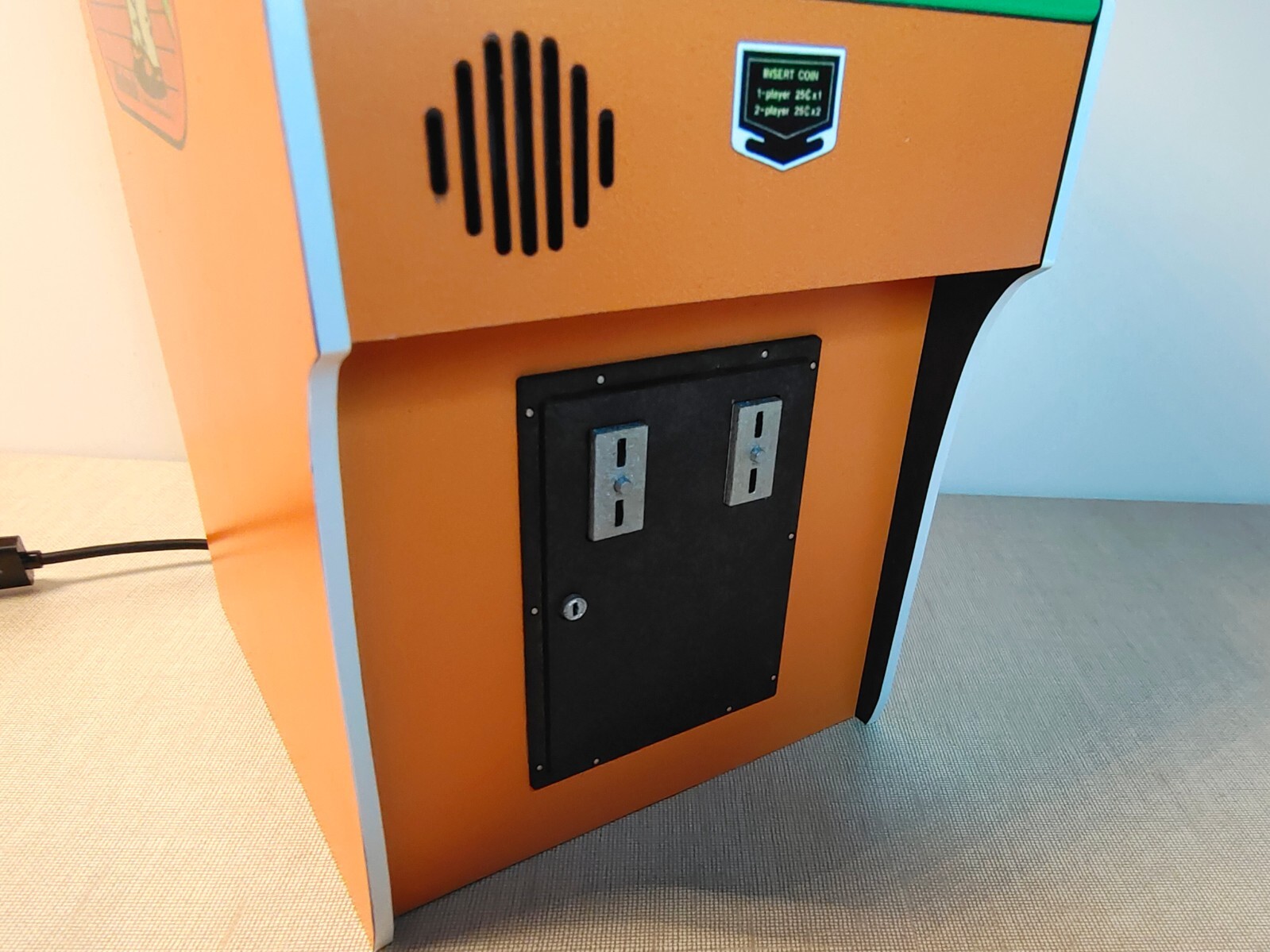 Mario Bros 1/6 scale mini working arcade cabinet (Playscale, New Wave Toys).