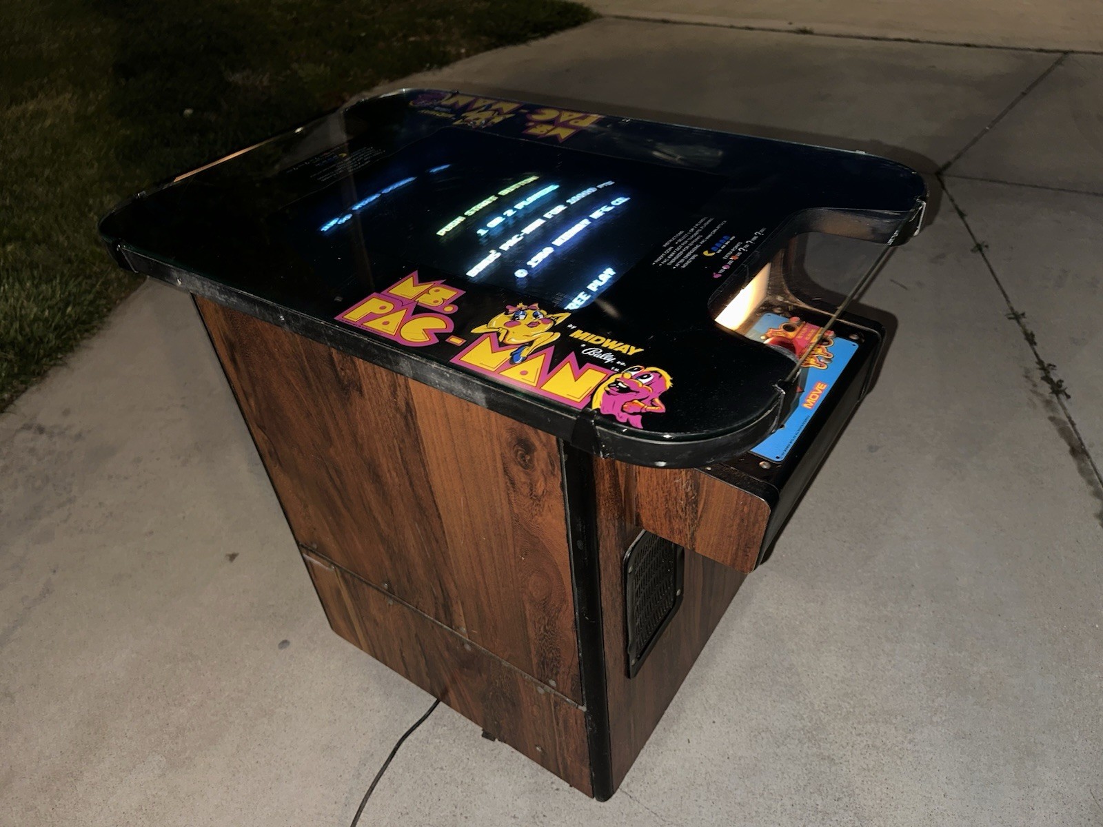 Ms Pacman Table Top Coin Arcade. Wooden exterior made by Midway Bally co Vintage
