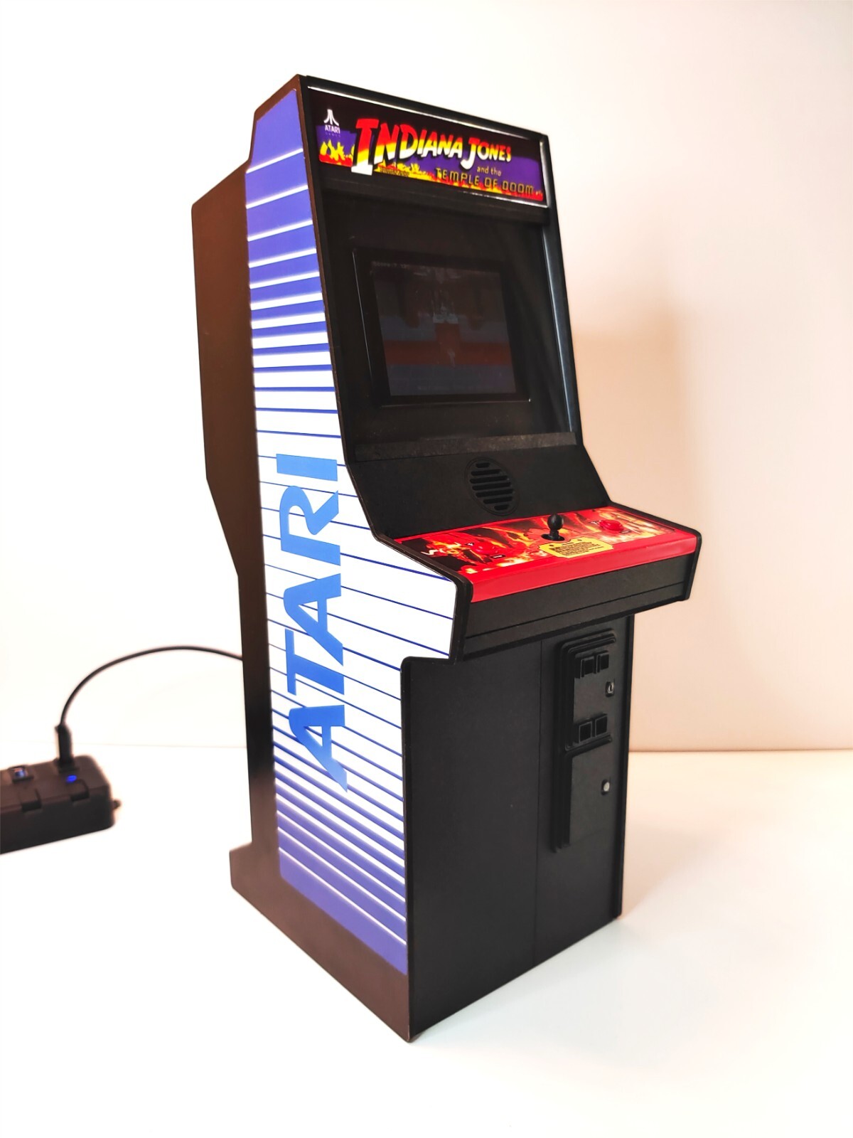 Indiana Jones 1/6 scale mini working arcade cabinet (Playscale, New Wave Toys).