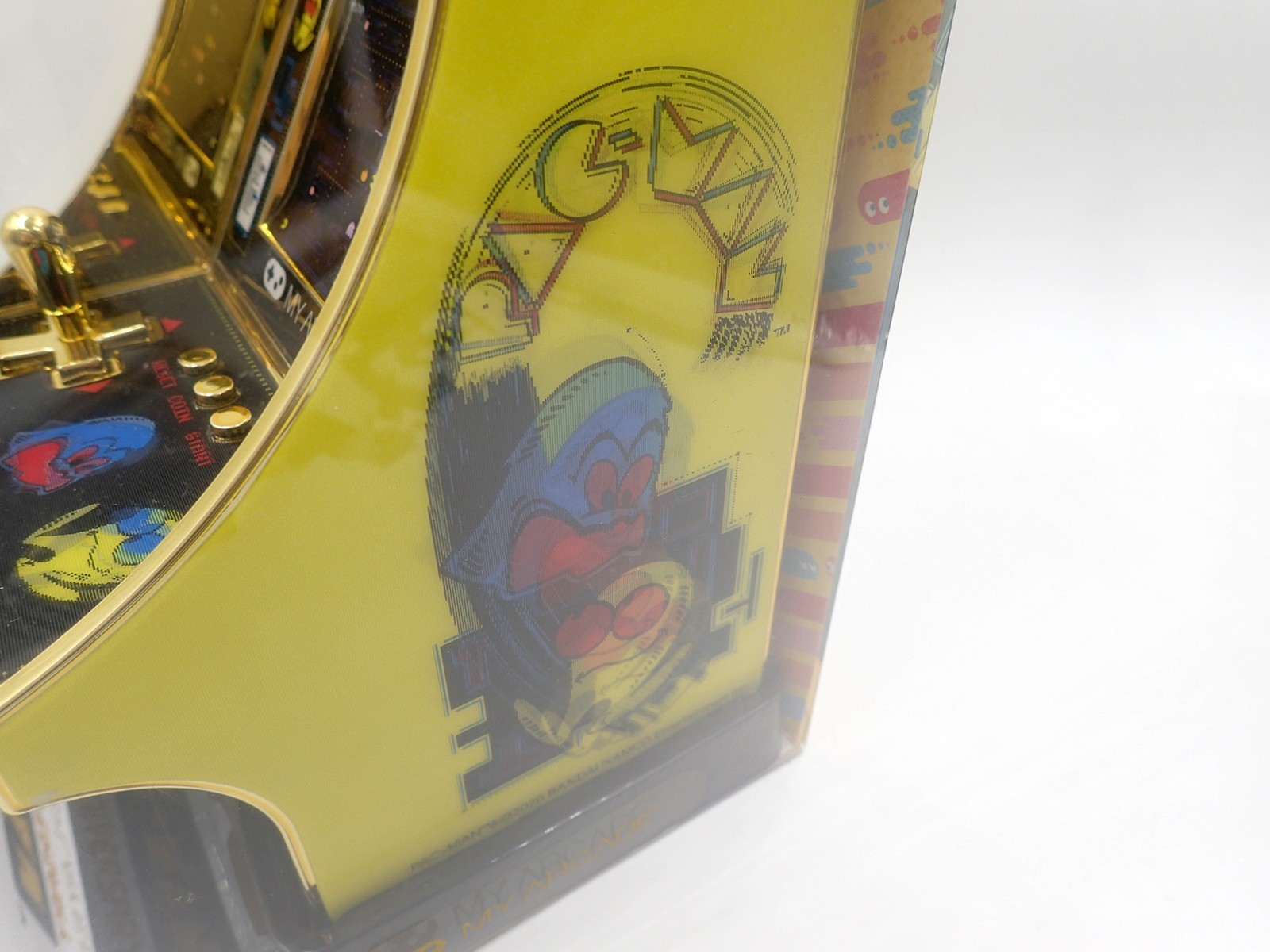 Unopened Retro Arcade PAC-MAN 40TH ANNIVERSARY Golden dreamGEAR w/tin badge