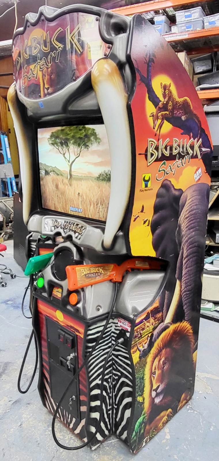 BIG BUCK HUNTER Pro SAFARI Full Size Arcade Shooting Game – WORKING GREAT! (S2)