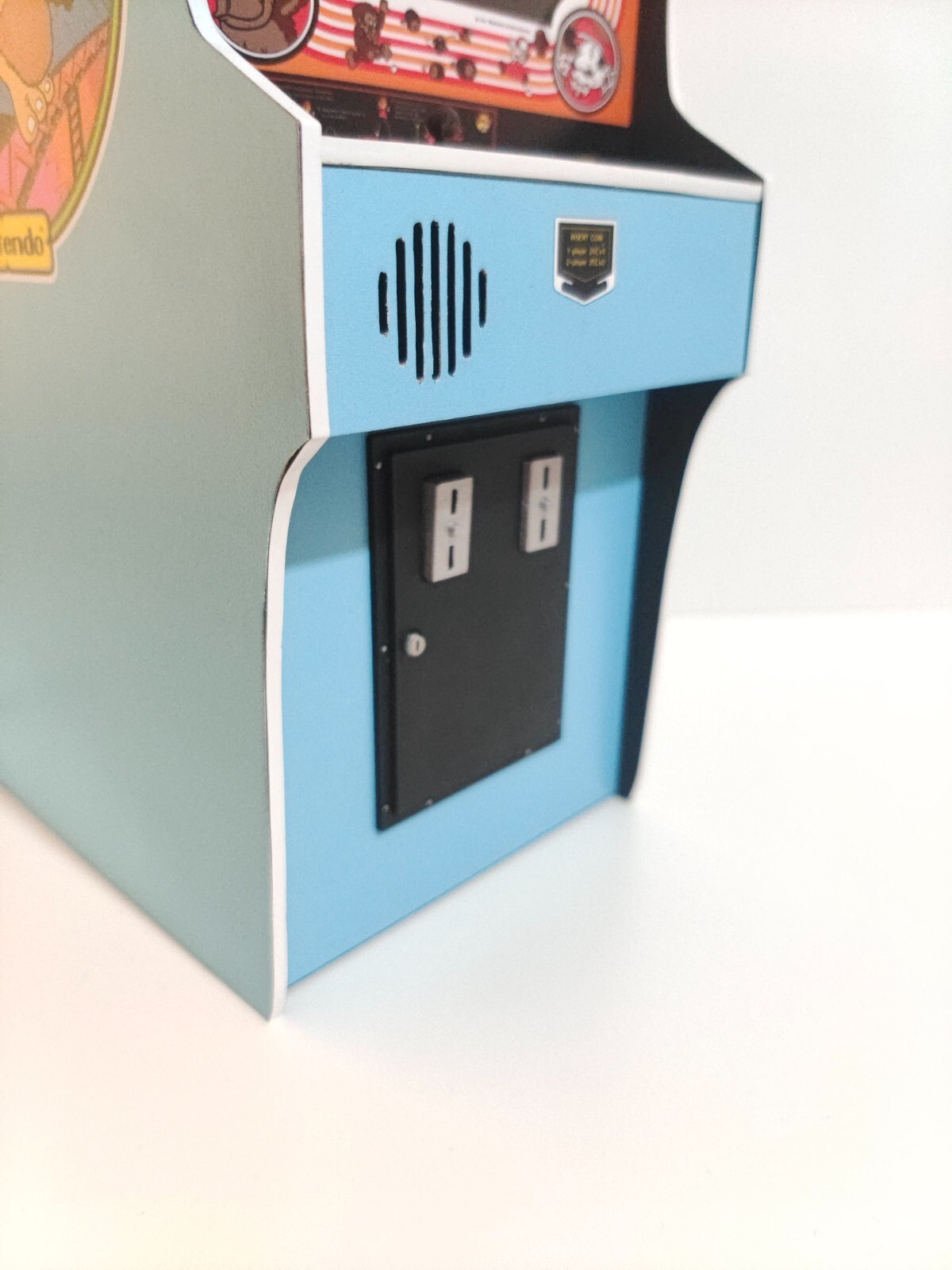 Donkey Kong 1/6 scale mini working arcade cabinet (Playscale, New Wave Toys).