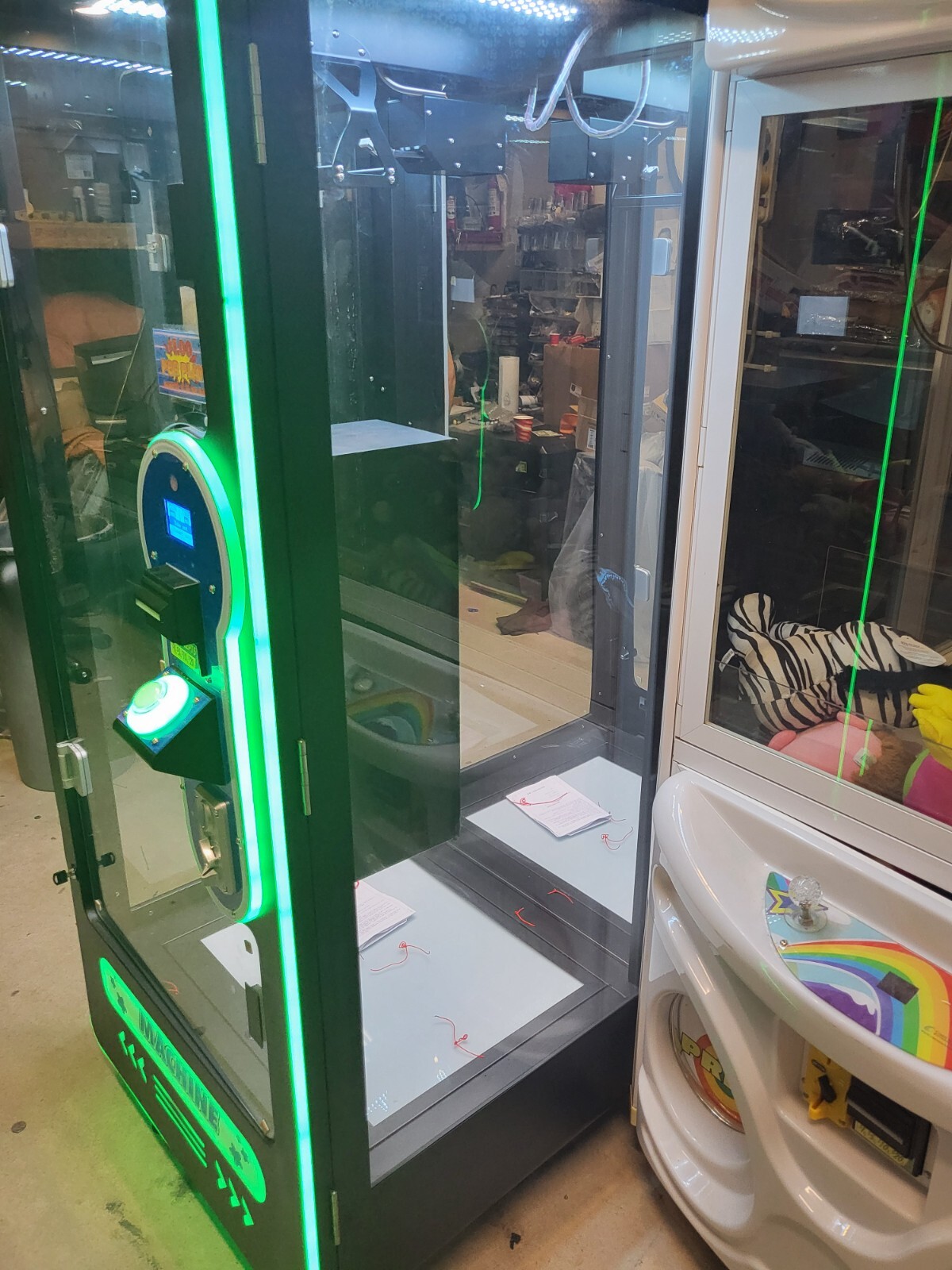 TOY PLUSH CUT TO WIN PRIZE ARCADE CRANE MACHINE ( SHIPPING)