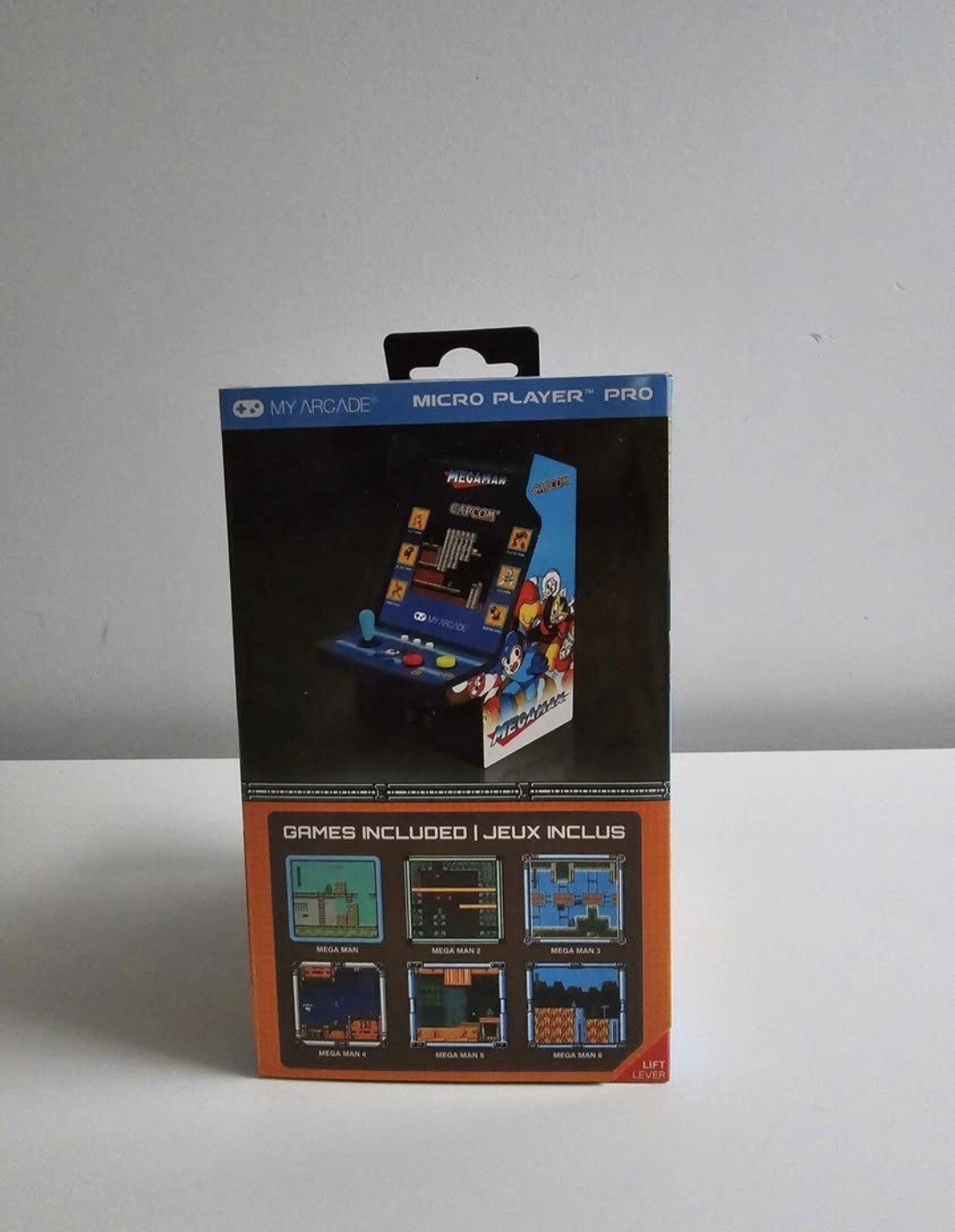 Mega Man Playable Arcade Figure