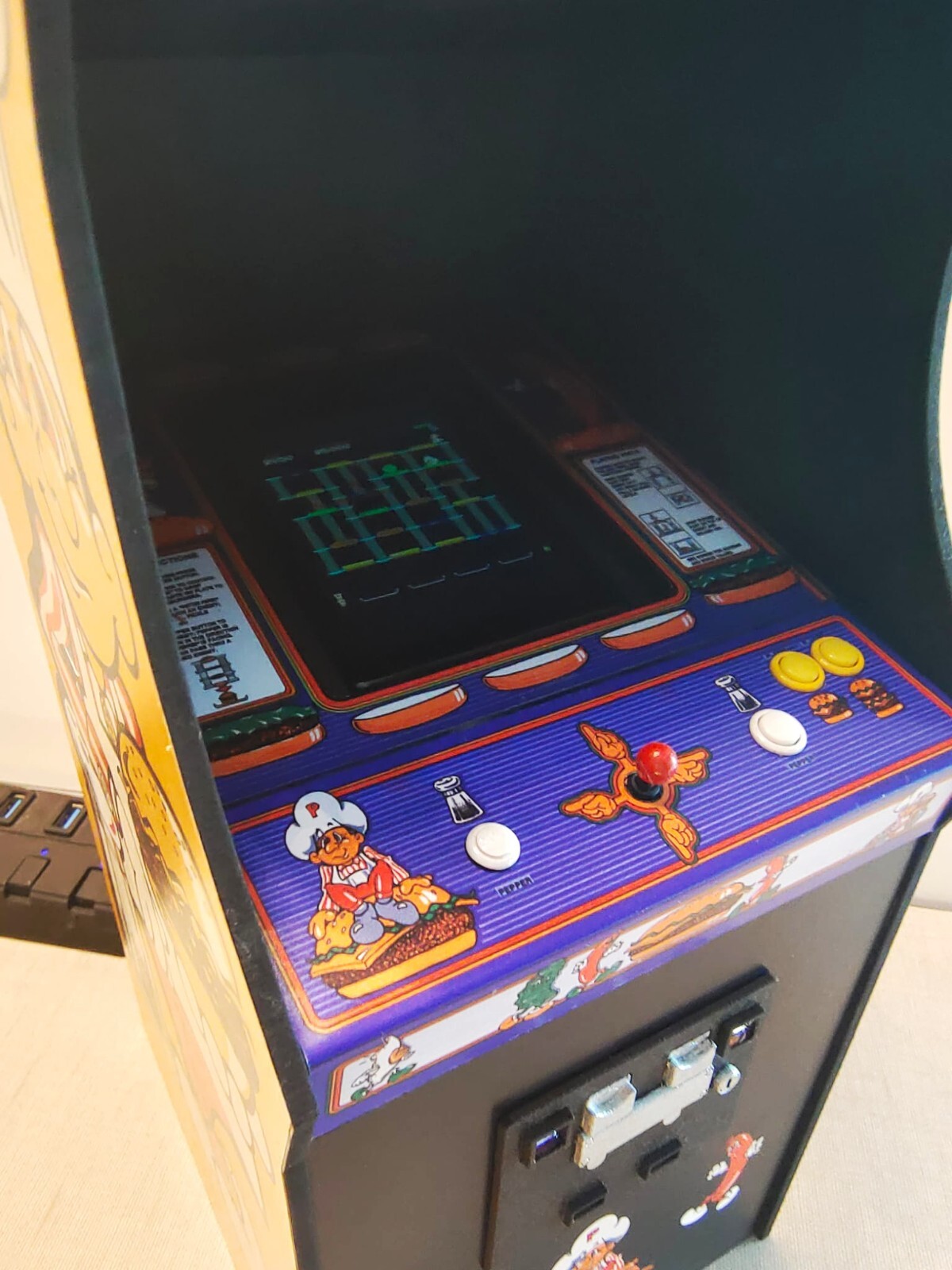 Burger Time 1/6 scale mini working arcade cabinet (Playscale, New Wave Toys).