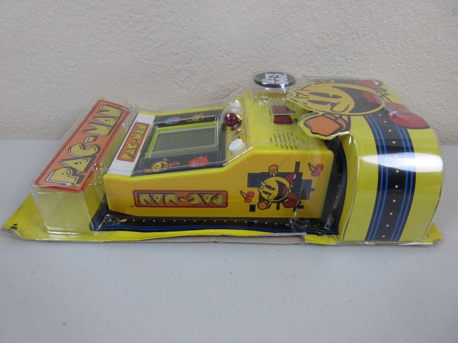 Pac-Man Handheld Retro Mini Arcade Classic Game (Brand New)
