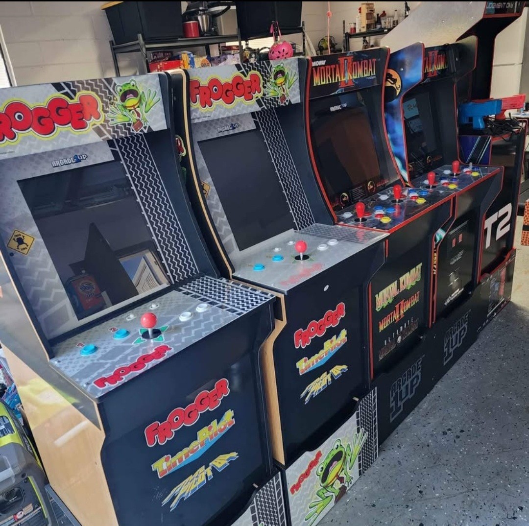 Arcade 1Up Frogger Cabinet with Riser!