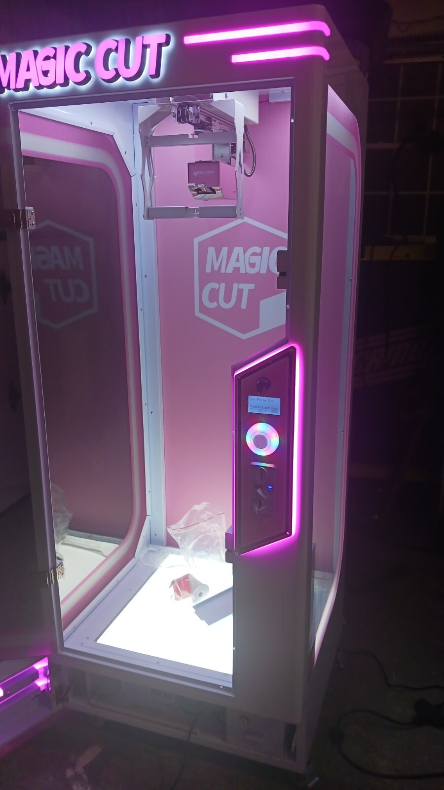 TOY PLUSH CUT TO WIN PRIZE ARCADE TOY CRANE MACHINE ( SHIPPING)