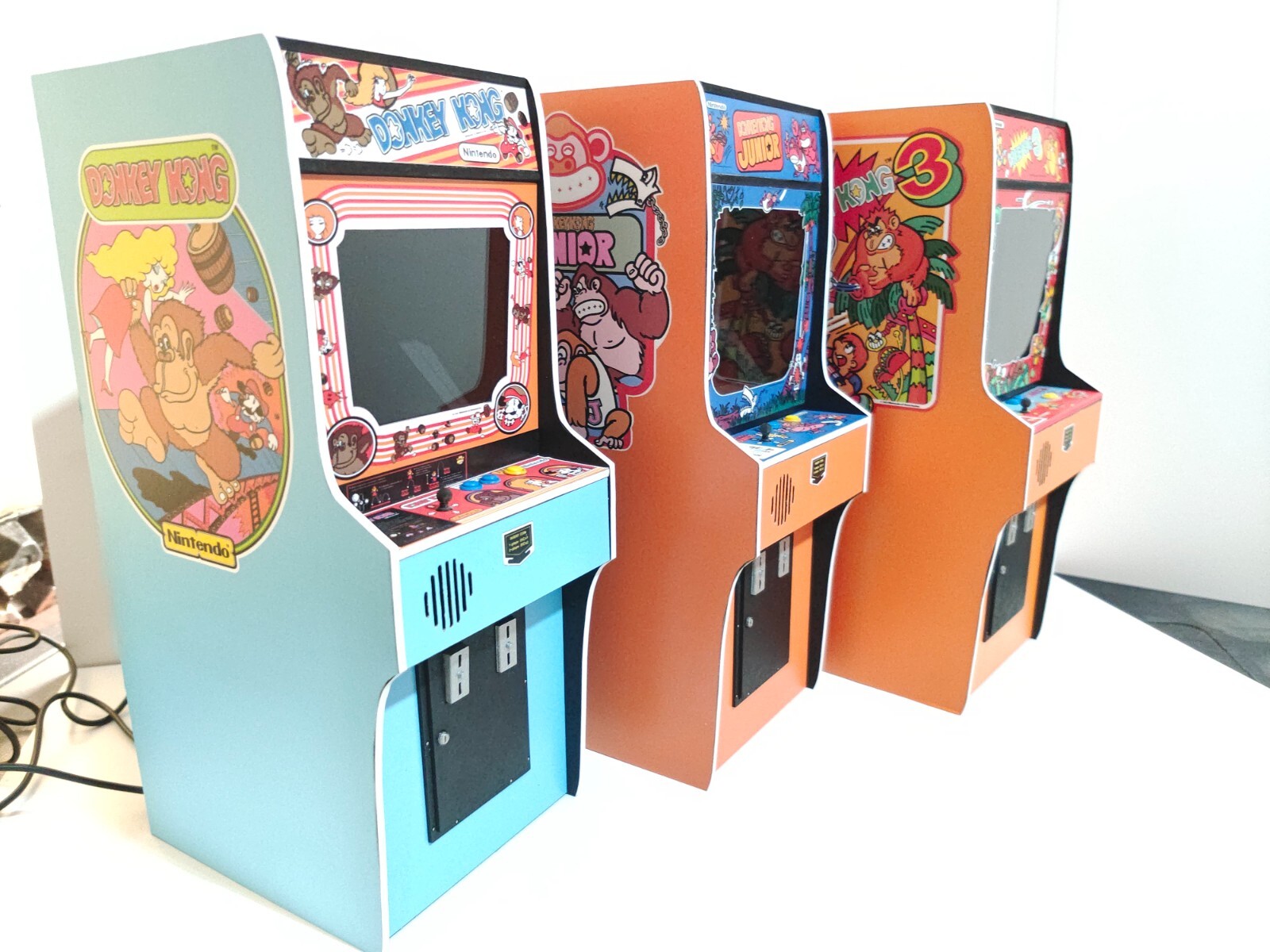 Donkey Kong 1/6 scale mini working arcade cabinet (Playscale, New Wave Toys).