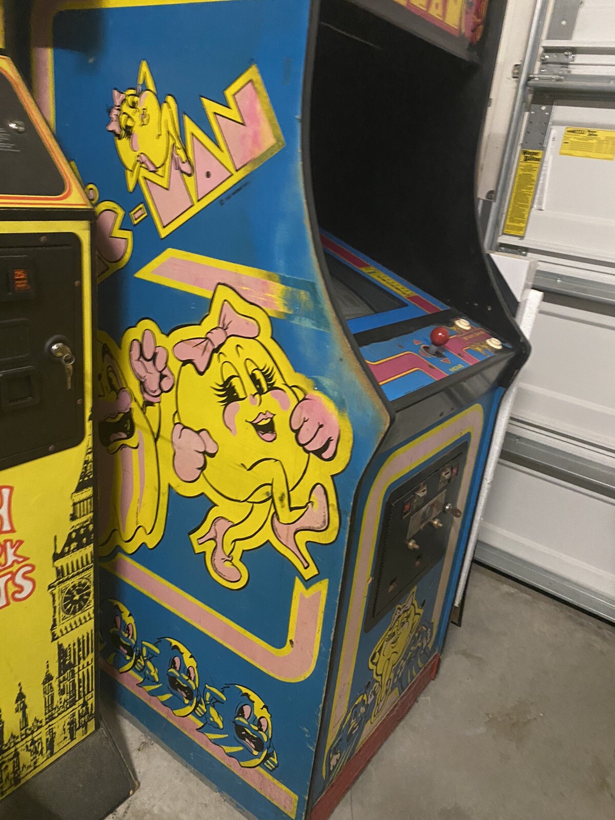 mrs pacman machine
