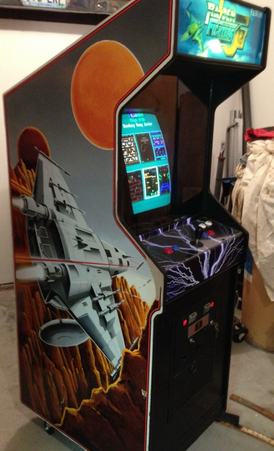 FULL SIZE STAND UP VIDEO ARCADE MACHINE WITH 60 CLASSIC GAMES IN ONE MACHINE
