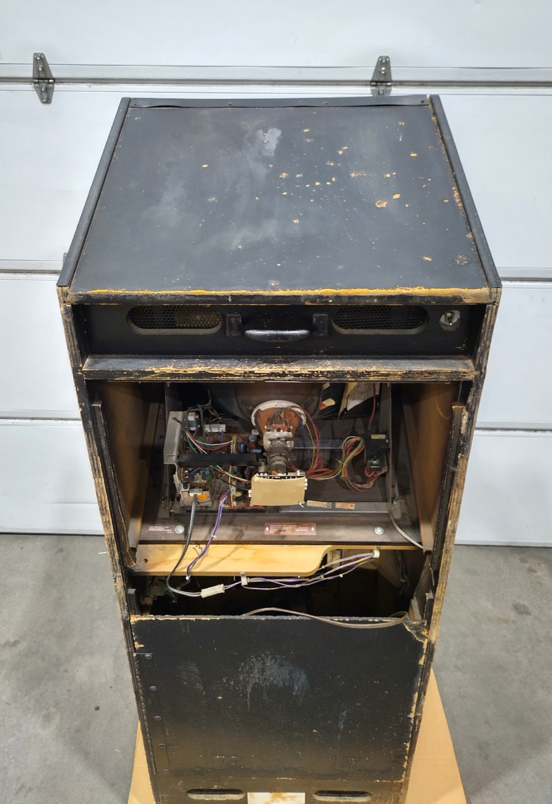Williams Defender Stargate Vintage Full-sized Arcade Cabinet – No Power