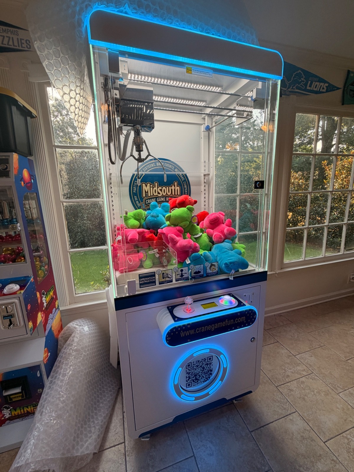 BRAND NEW- STILL IN SHIPPING CONTAINER- Claw machine arcade game