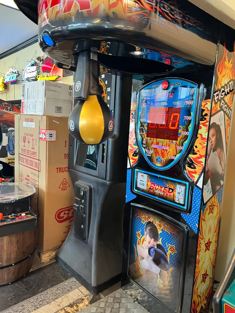 BOXING MACHINE ARCADE, COIN OPERATED HEAVY DUTY – Local Pickup Only