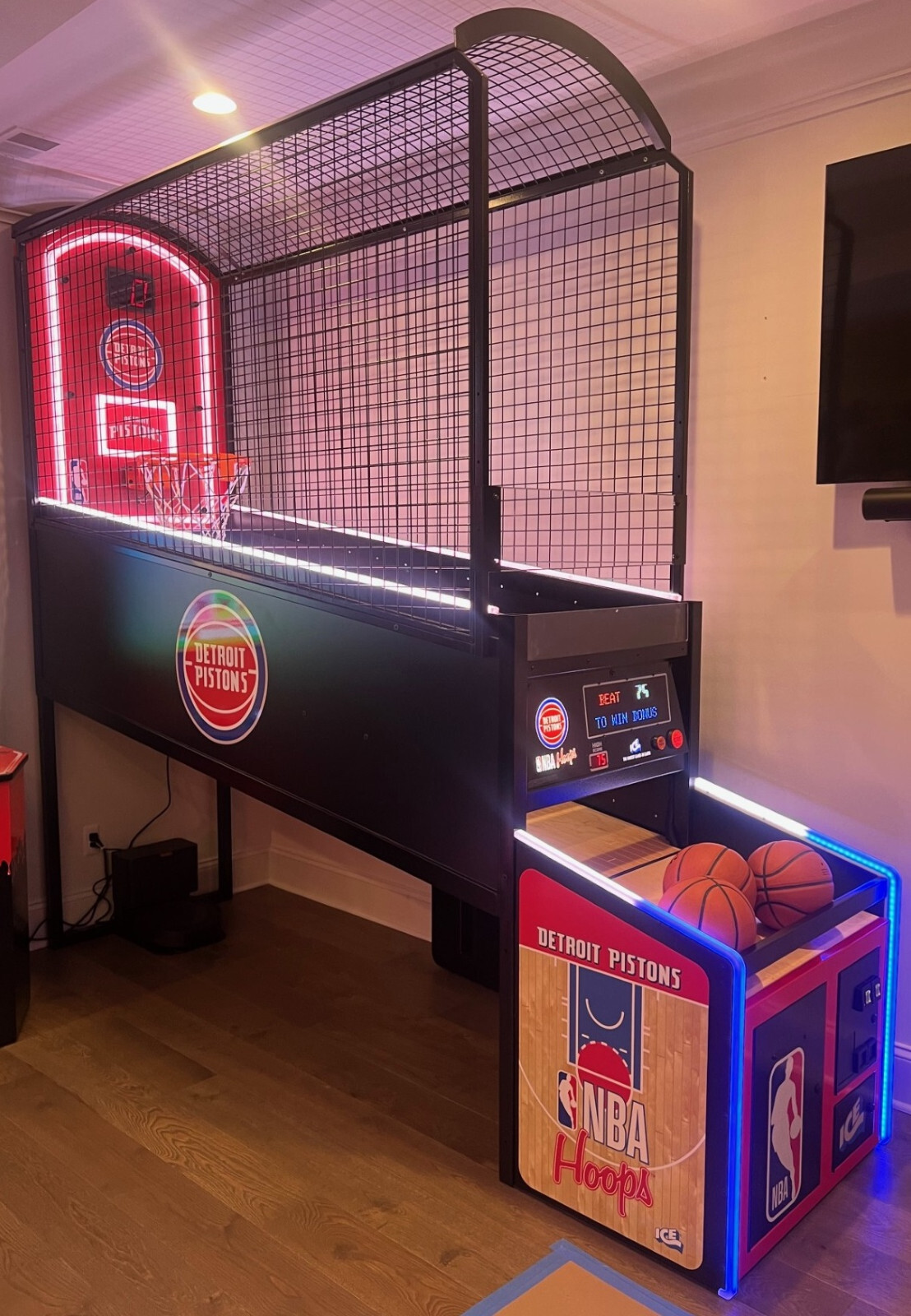 HOOPS BASKETBALL MACHINE PISTONS ARCADE MACHINE by ICE (Excellent Condition)