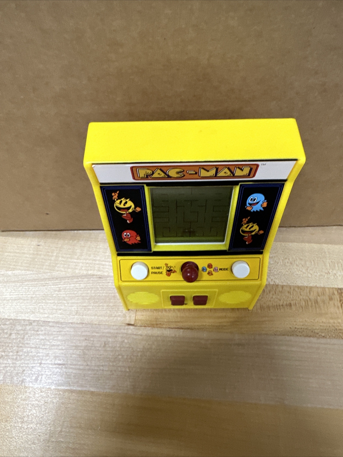 Pacman Classic Electronic Arcade Game Handheld Play Bandai Namco. Works. Box 147