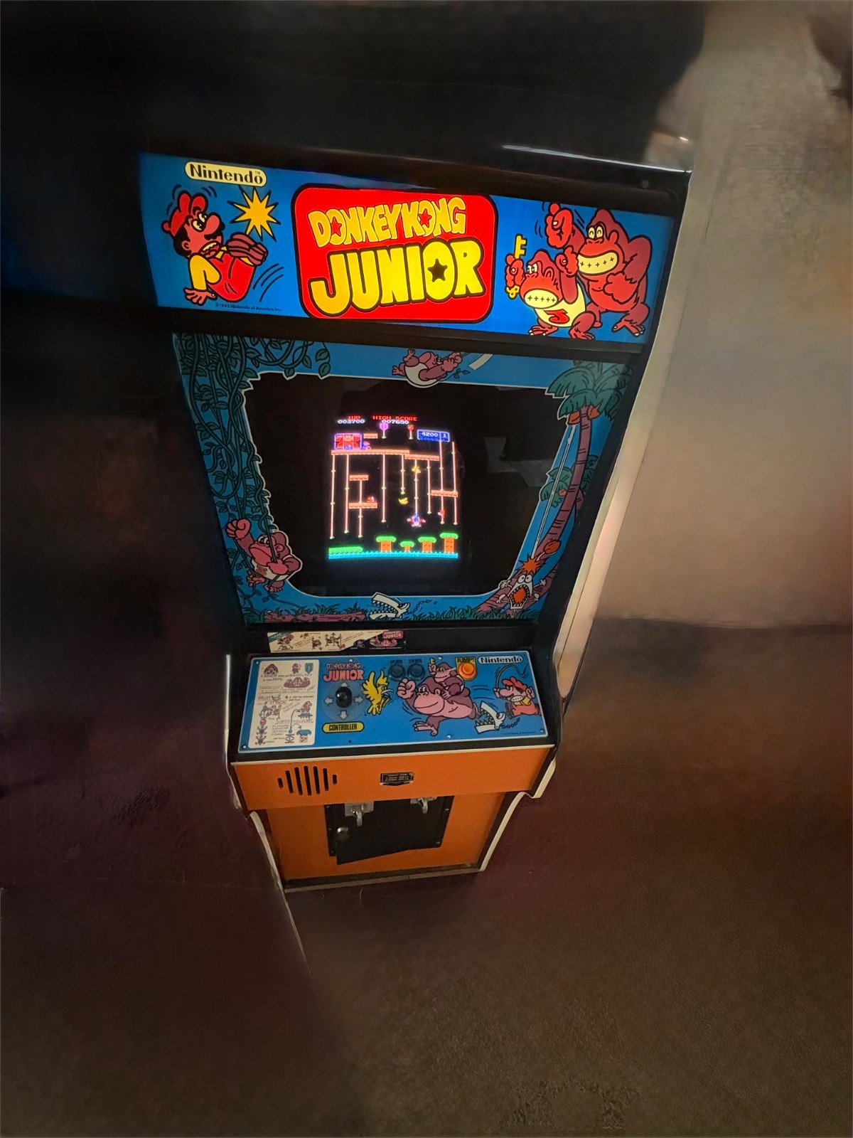 Original Donkey Kong Jr arcade game in excellent condition.