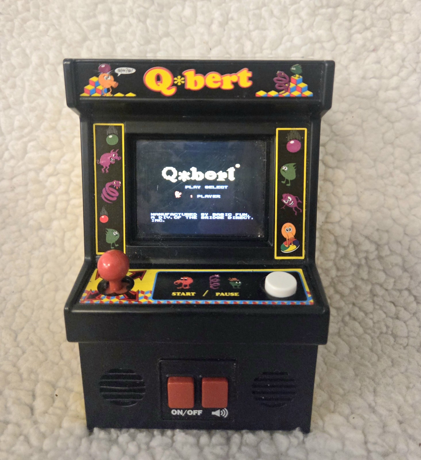 Q’Bert Mini Arcade Game 2016 Working and in Good Condition. Fun. Miniature.