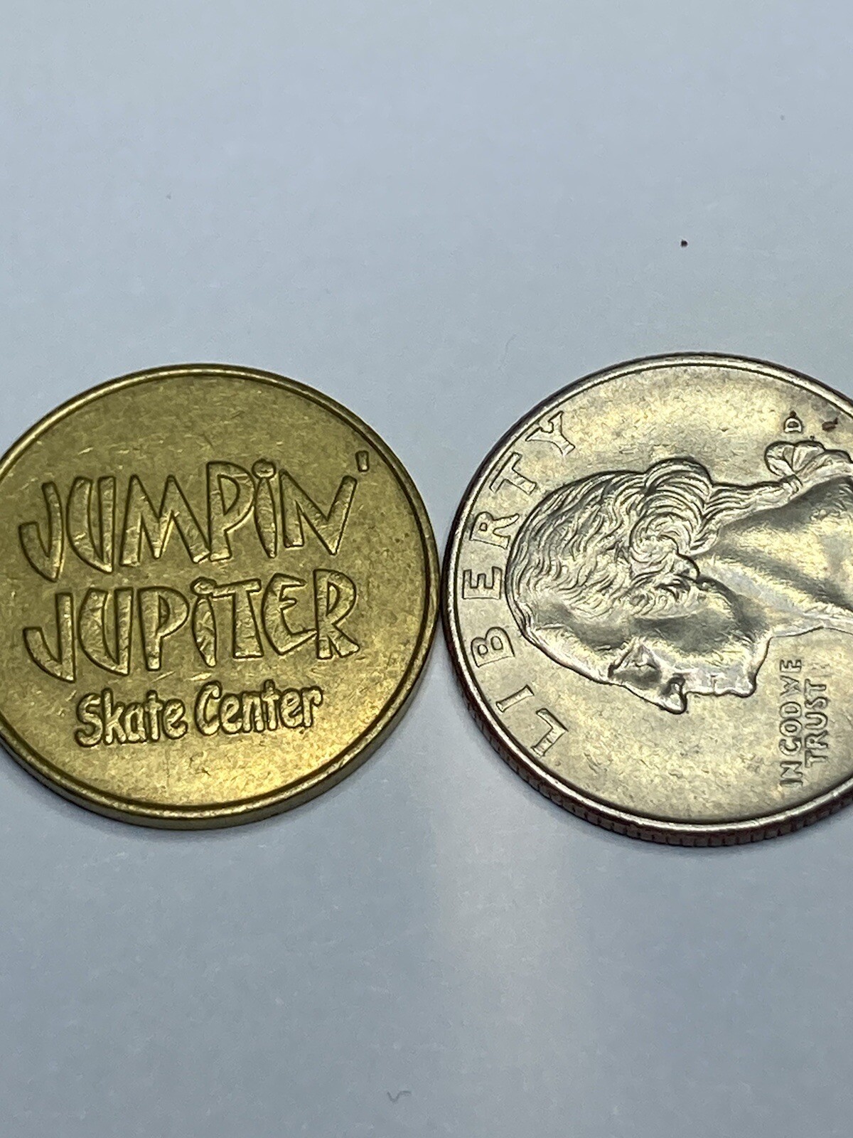 RARE JUMPIN JUPITER SKATE CENTER ARCADE TOKEN – Muskegon, MI – Obsolete (#p04)
