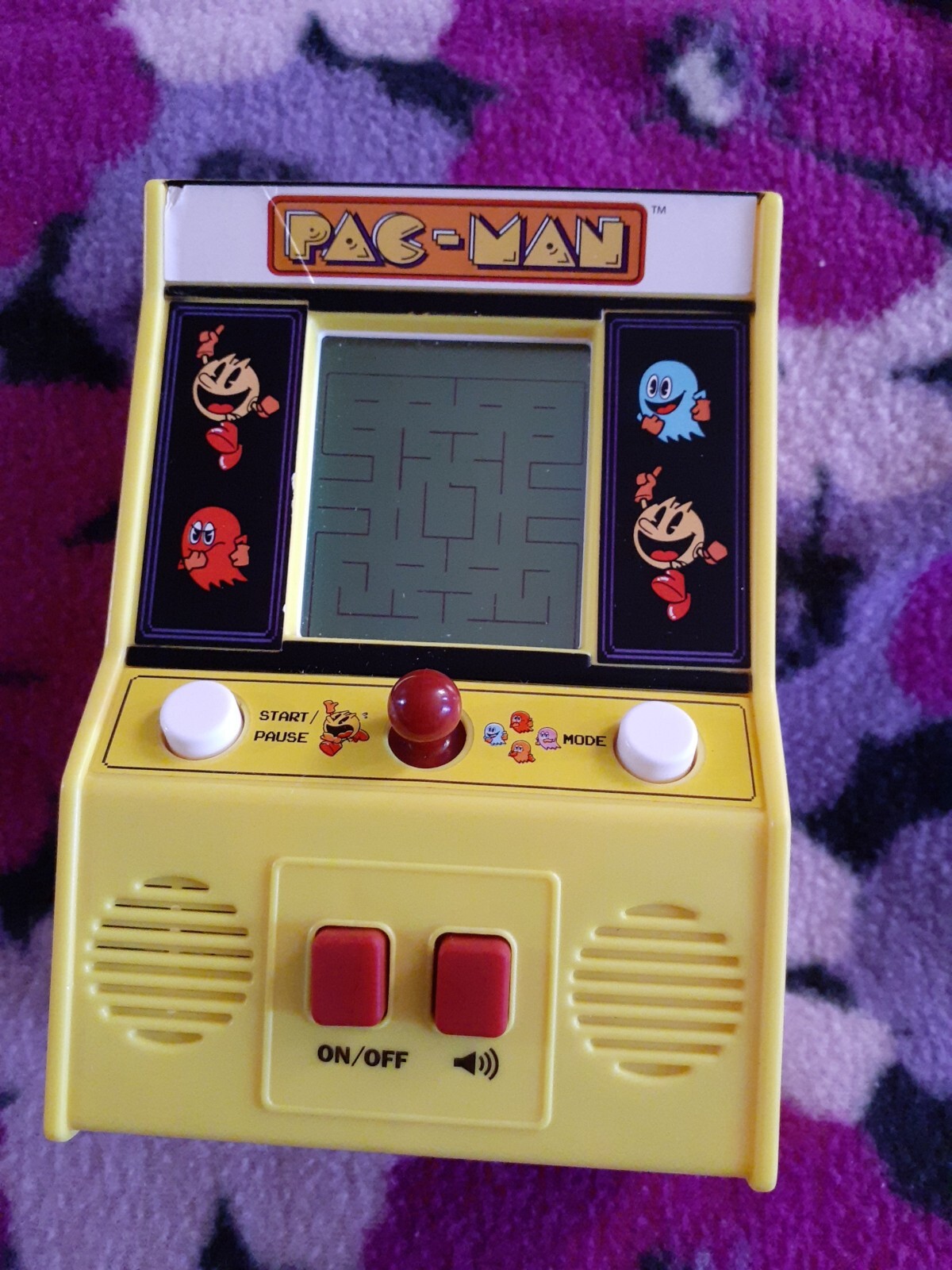 Pac-man Retro Mini Arcade Handheld Game Classic batteries included works